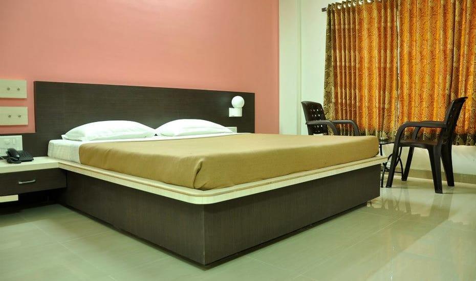 Sandesh Resort Wai Exterior photo