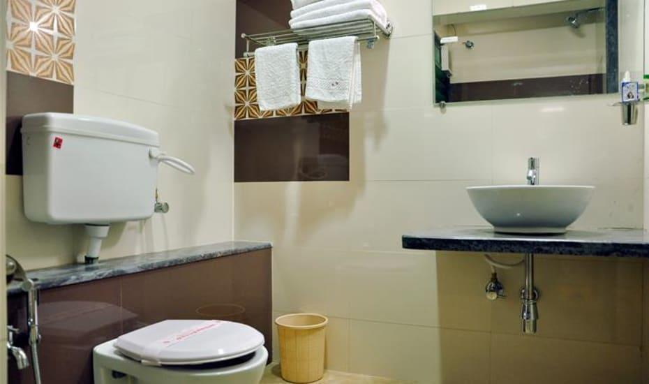 Sandesh Resort Wai Exterior photo